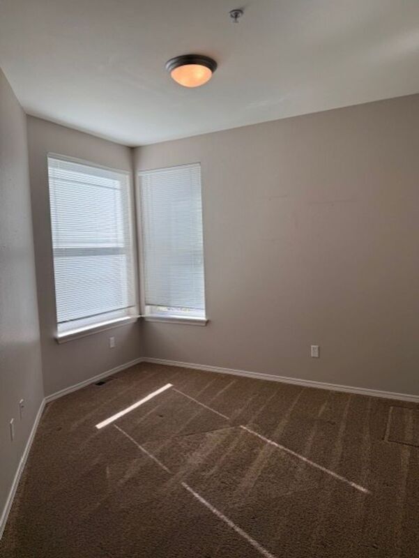 Building Photo - 910 Medical Center Dr