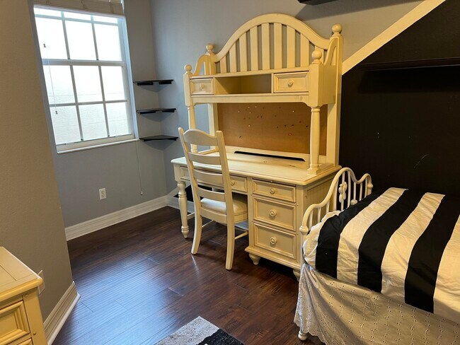 Building Photo - 4991 Bonsai Cir