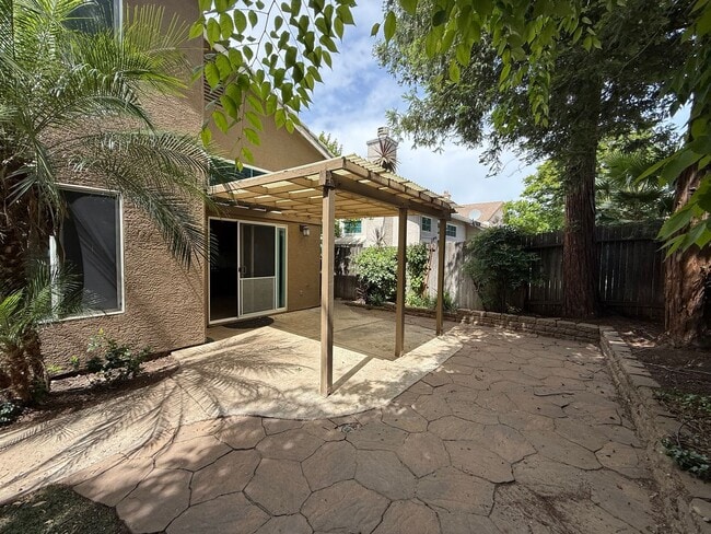 Building Photo - 4 Bed| 3 Bath | 1702 SF | Two Story | Tenant pays $175 monthly for WS&G