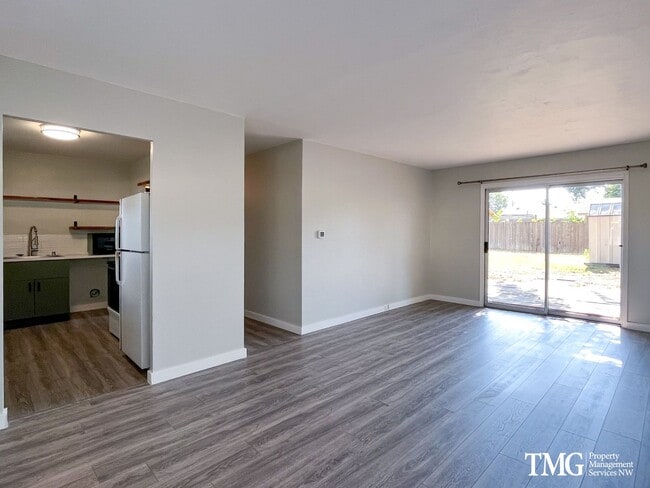 Building Photo - Remodeled Rambler for Rent! New Floors, New Bathroom, Fully Fenced Yard, Pets Welcome!