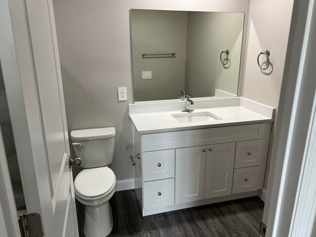 Building Photo - 850 San Filippo Dr SE