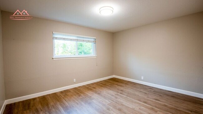 Building Photo - 868 Miller Ave