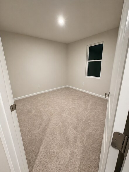 Building Photo - 125 Pampas St