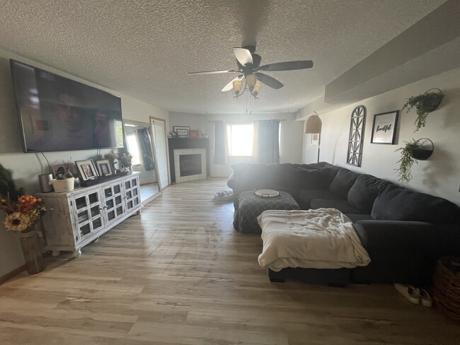 Open floor plan with corner gas fireplace - 4155 Mallard Ct