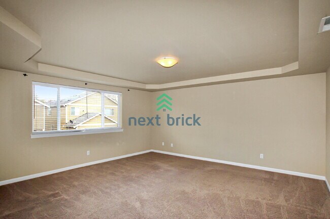 Building Photo - 3 Bed and 2.5 Bath Single-family Home Avai...