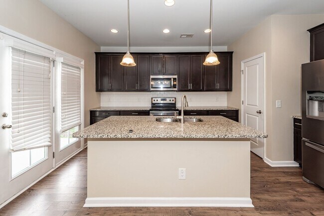 Building Photo - 3 Bedroom, 2.5 Bathroom Home in Hunters Bend - Ladson