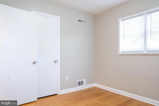 Building Photo - 3903 Fairview Dr