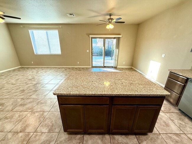 Building Photo - Beautiful 3 Bedroom with 3 Car Garage- Available Now!