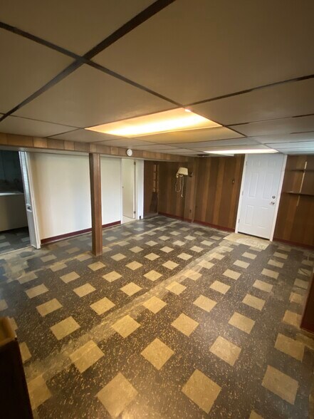 Building Photo - 906 Woodland Ave