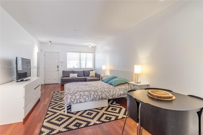 Building Photo - 1340 Drexel Ave