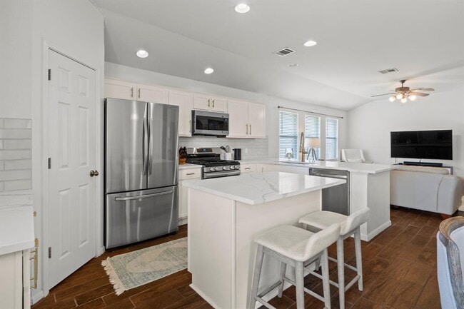 Building Photo - 2004 Dry Season Trail