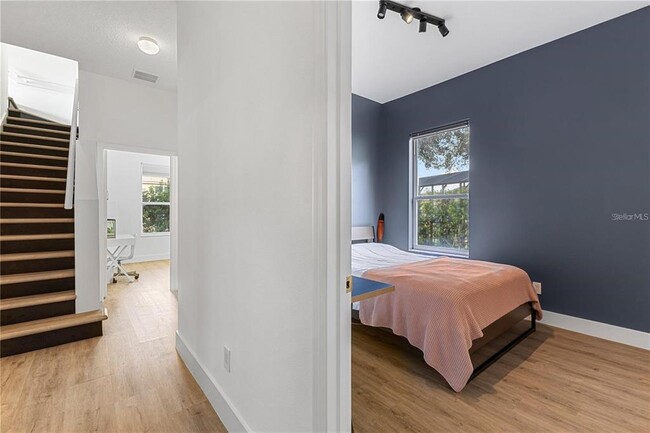 Building Photo - 6557 Crestmont Glen Ln