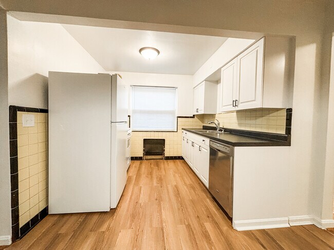 Kitchen - 6114 Dryden Ave