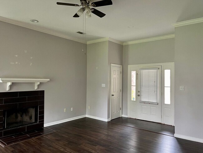 Building Photo - 303 Briarhaven Dr