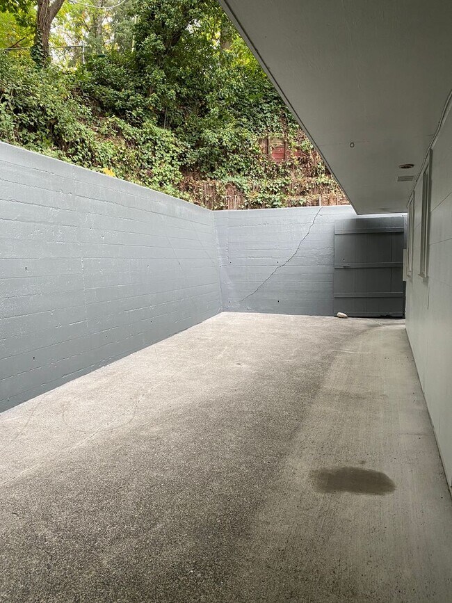 Building Photo - Johnson Duplex Apartments