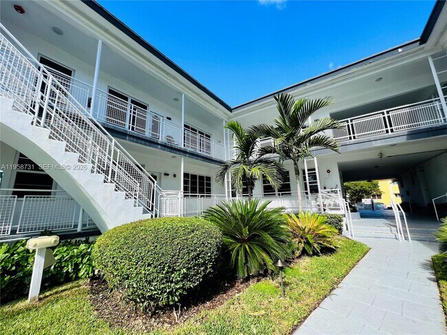 Building Photo - 960 Bay Dr