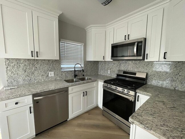 Building Photo - Multi Generation Home 4 Bedroom 3 Bath