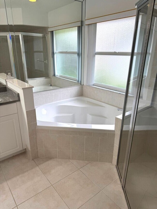 Building Photo - 106 Pepper Tree Cres