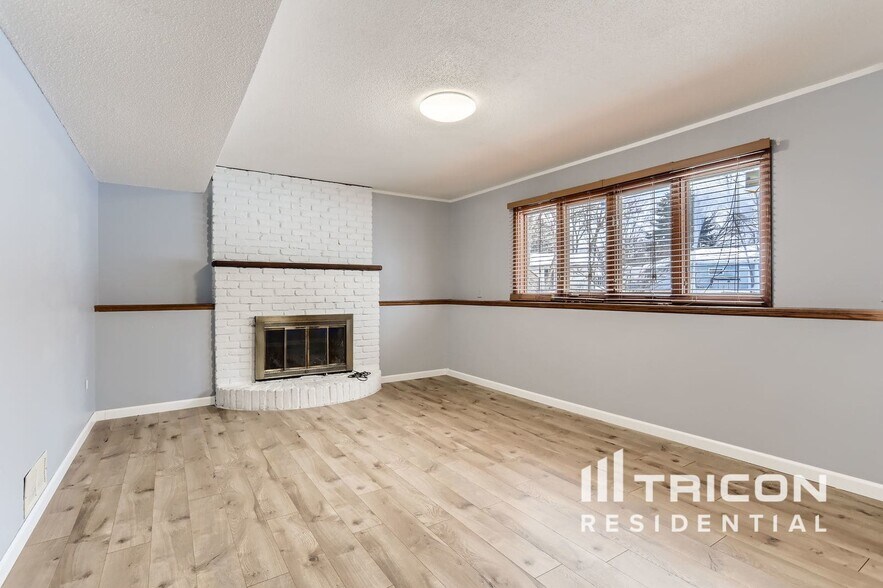 Building Photo - 13450 Wellington Ct