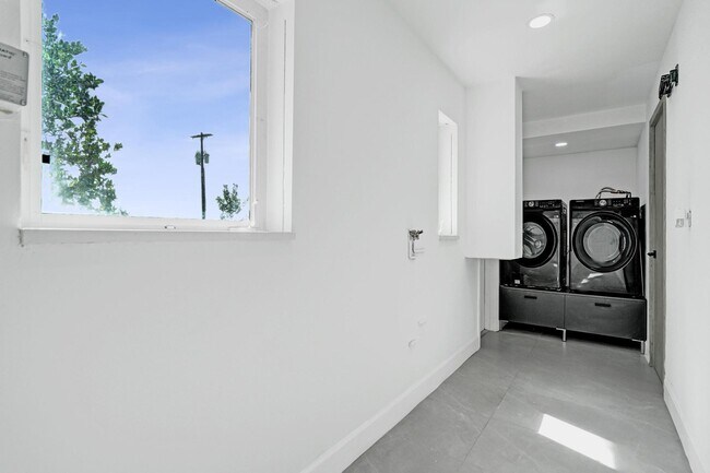 Building Photo - 6700 E Tropical Way