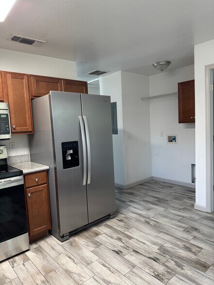 Building Photo - 3393 Green Briar Cir