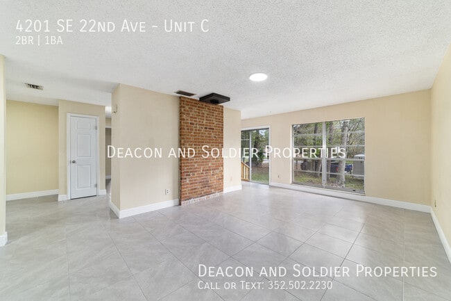 Building Photo - 4201 SE 22nd Ave