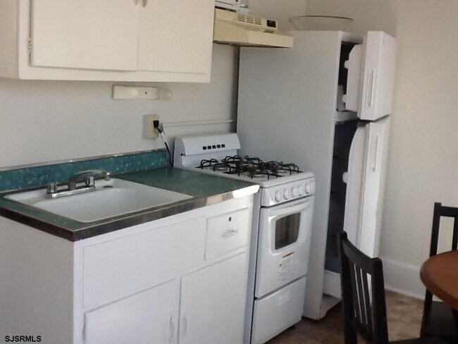 Building Photo - 9317 Monmouth Ave