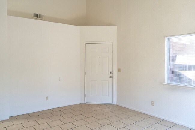 Building Photo - 7010 N Thorne Ave