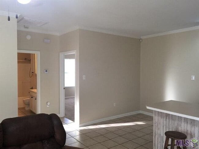 Building Photo - 9139 Pecan Tree Dr