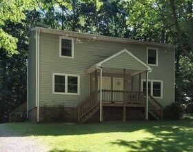 Building Photo - 2 bedroom duplex in Prince George County