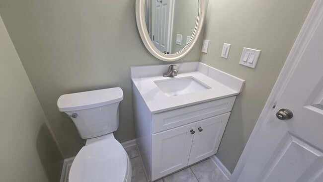 Building Photo - 2112 Quincy Ct