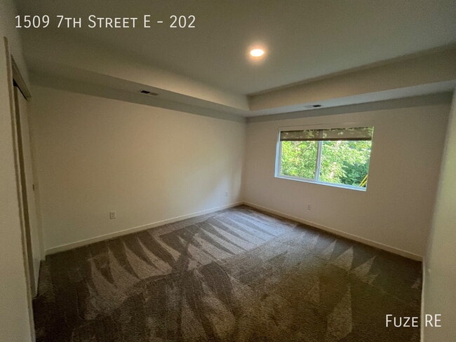 Building Photo - 1509 7th St E