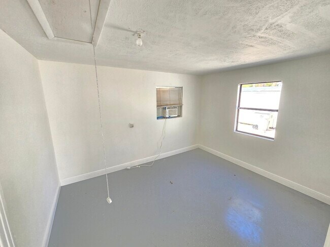 Building Photo - 1955 10th Pl