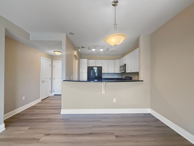 Building Photo - $0 DEPOSIT OPTION. UPDATED 2 BEDROOM CONDO...