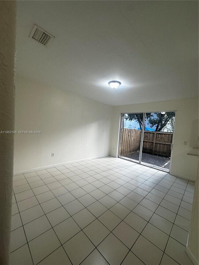 Building Photo - 2912 SE 15th Rd