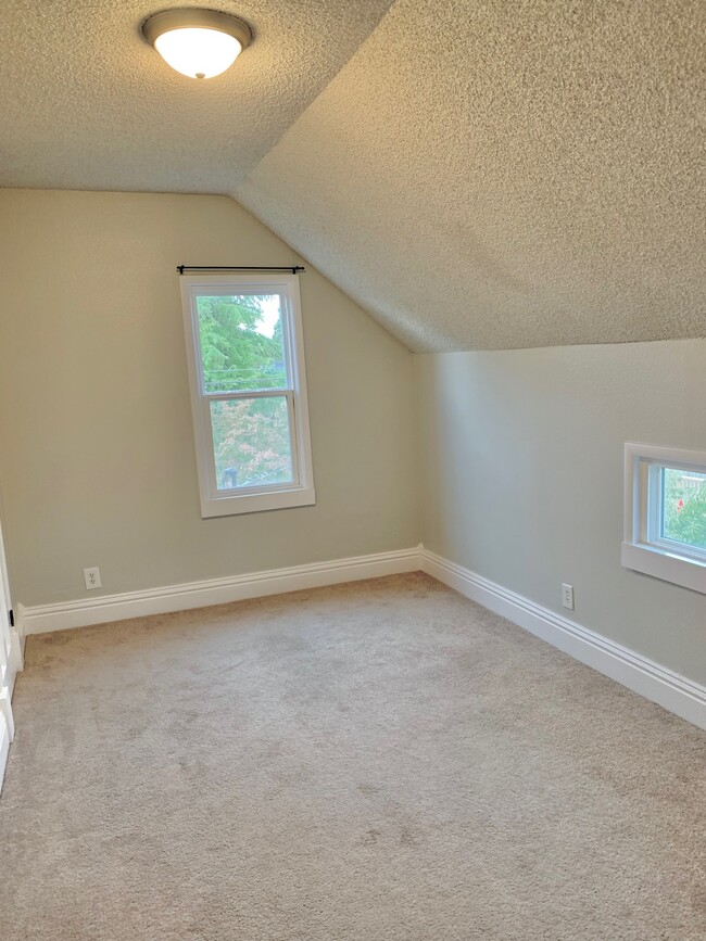 bonus room #2 - 3720 S L St