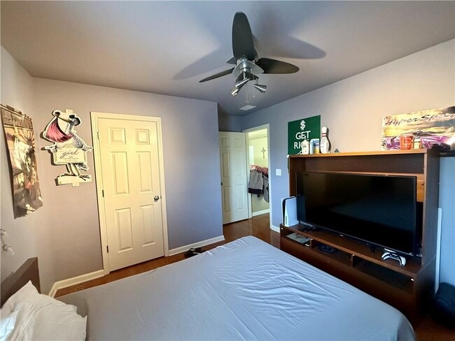 Building Photo - 585 Marylebone Dr