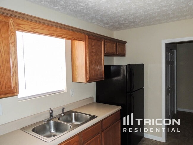 Building Photo - 1311 Meadow Walk Dr