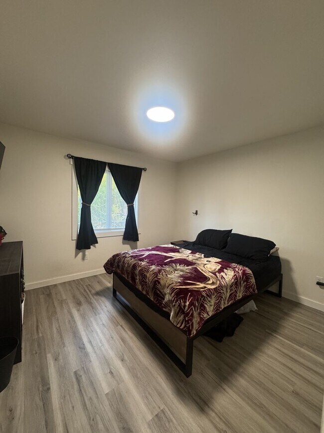Building Photo - Cozy 3-Bedroom Rambler with Large Fully Fe...