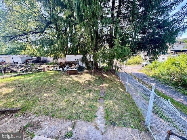 Building Photo - 632 Columbia Ave