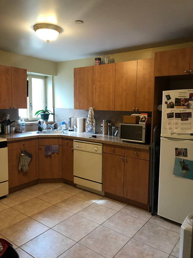 Building Photo - 3415 Guider Ave