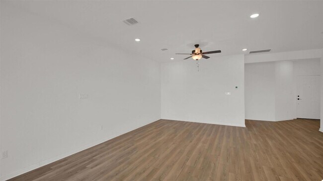 Building Photo - 2725 Woodall Dr
