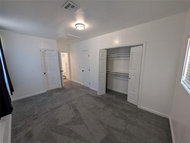 Building Photo - 2701 SE 46th St