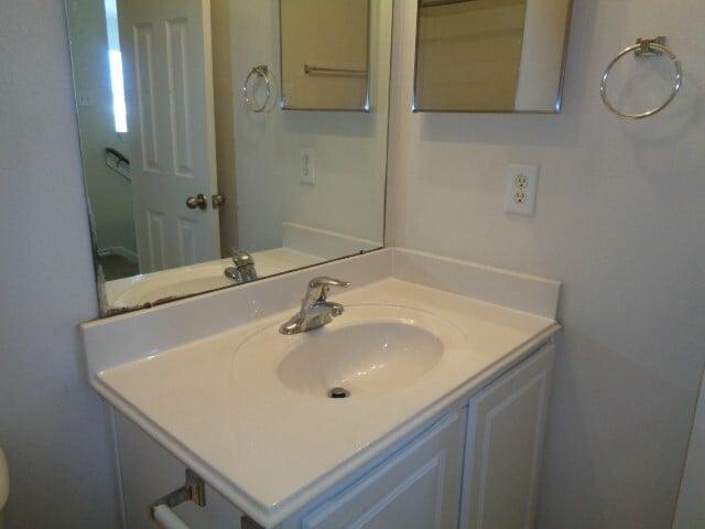 Building Photo - 17147 Oakwood Chase Dr