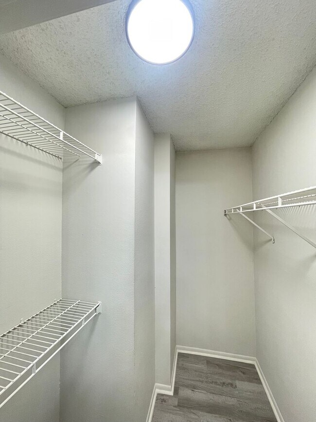 Building Photo - Fully Renovated 1-Bedroom, 1-Bath Condo in Gated Community – Available Now!