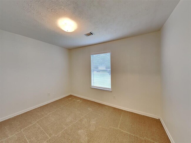 Building Photo - 16365 Hidden River Ct