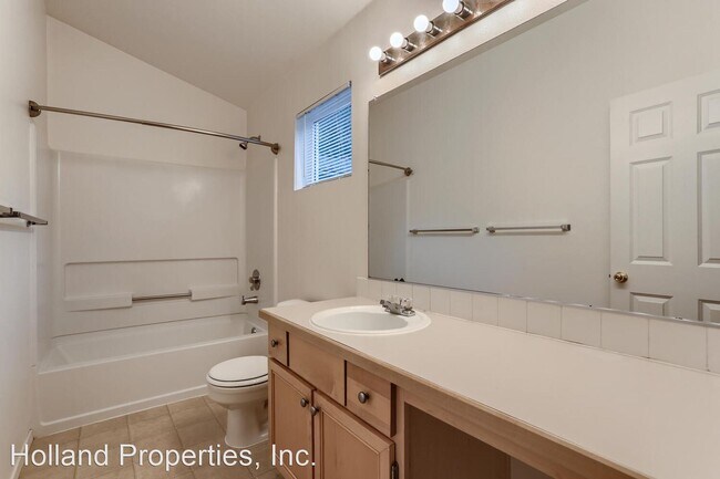 Building Photo - 3 br, 2 bath House - 8131 NE Wilkins St