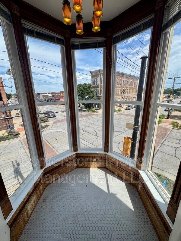 Building Photo - 202 1/2 South Main Street - 3