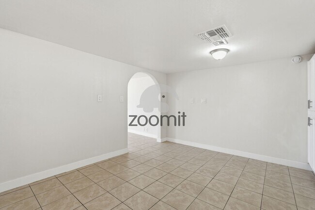 Building Photo - Welcome home to this beautifully updated 3-bedroom, 2-bathroom