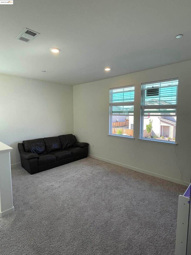 Building Photo - 5444 Spg Mountain Ln